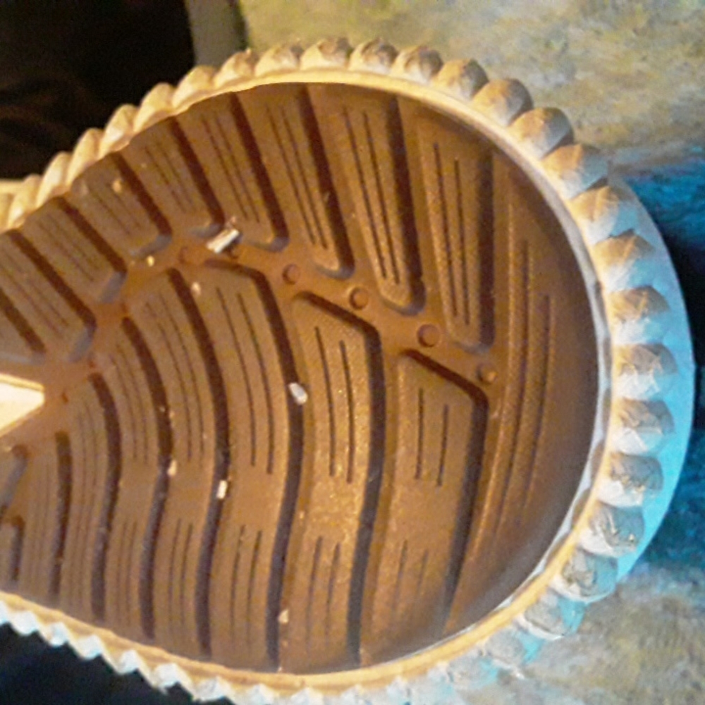 Shoes - Picture 4 of 15